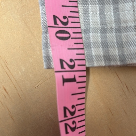 Lane Bryant Gray Plaid Women's Top.  Silver Colored Thread Throughout Size 20. - Picture 10 of 13